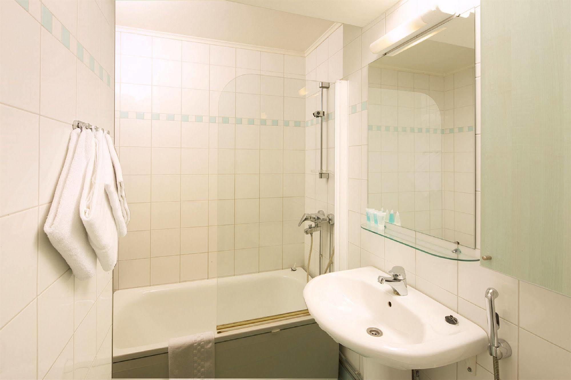 Hellsten Parliament Aparthotel 3*